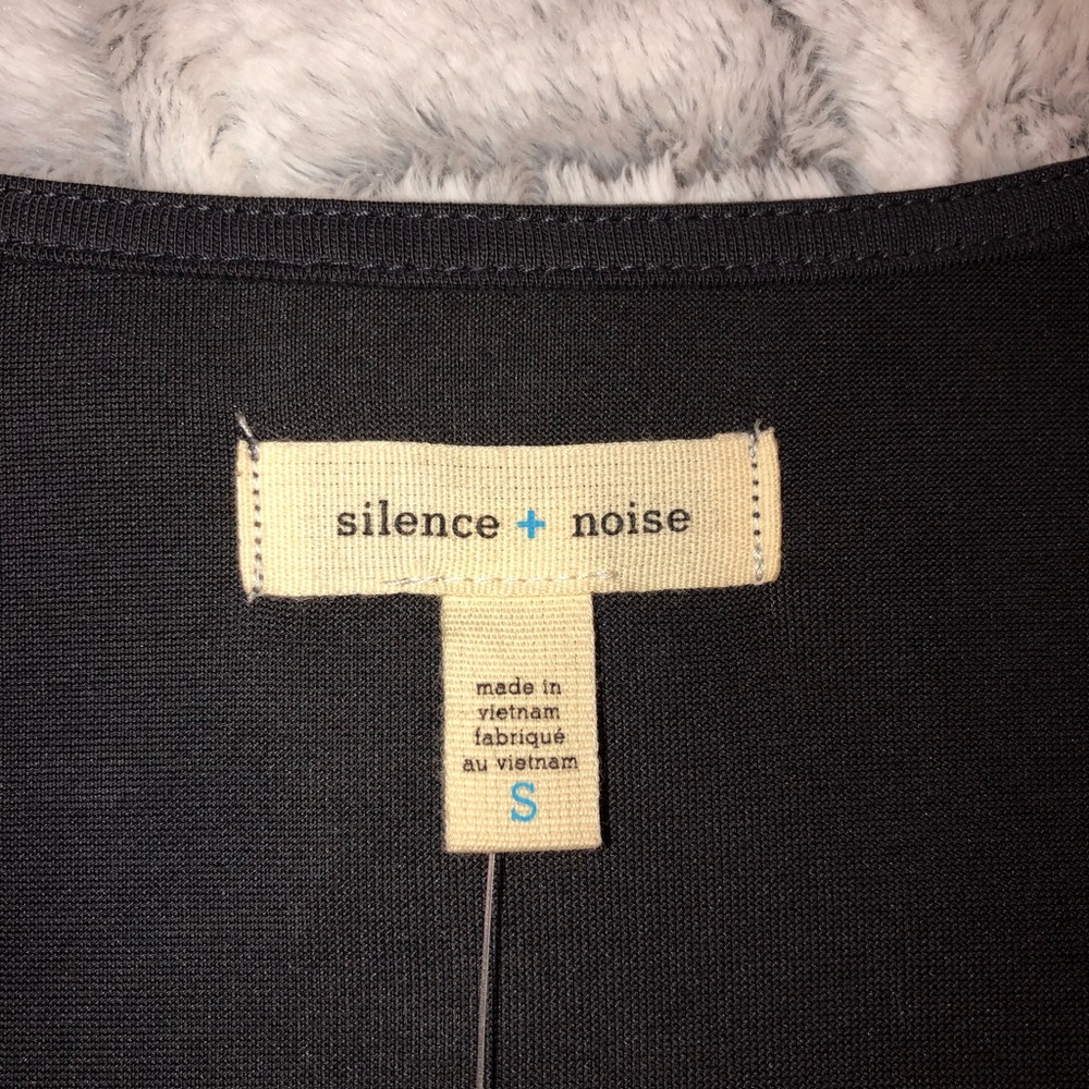 ADORABLE ROMPER SILENCE+NOISE - Picture 6 of 6